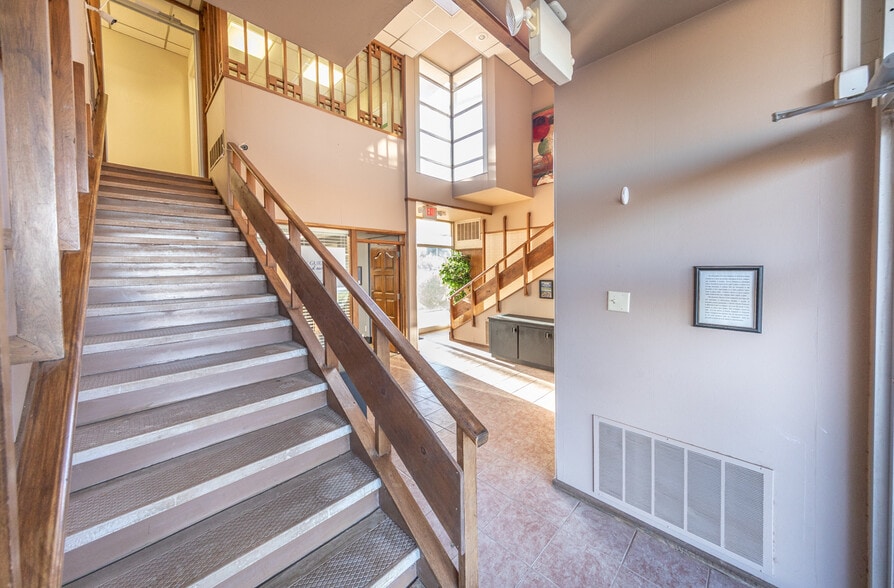 More Photos Of 5 Briercroft Office Park, Lubbock Office For Sale