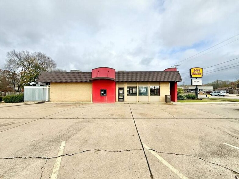 More Photos Of 1103 N Arkansas Ave, Russellville Freestanding For Sale