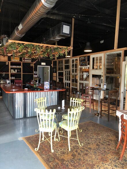 More Photos Of 1491 N Kealy St, Lewisville Warehouse For Sale