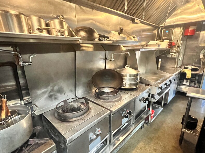 More Photos Of 146 Metropolitan Ave, Brooklyn Restaurant For Lease