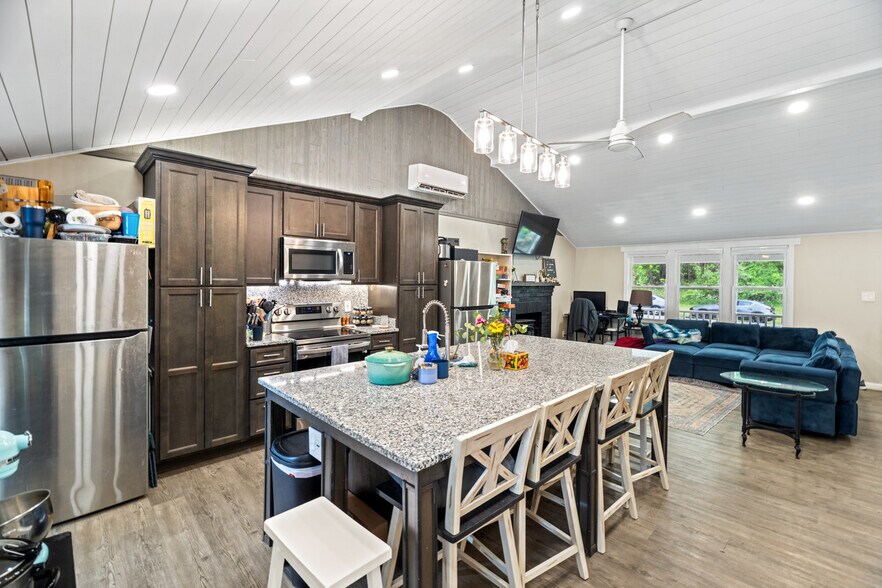 More Photos Of 217 W 28th St, Buena Vista Apartments For Sale