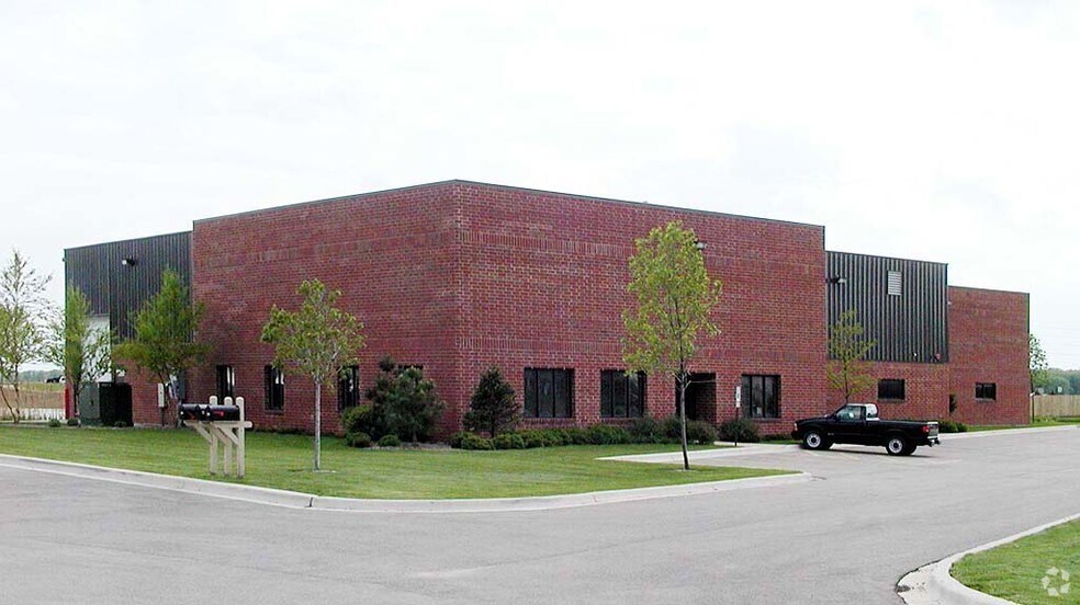 More Photos Of 1350 W Washington St, West Chicago Warehouse For Lease