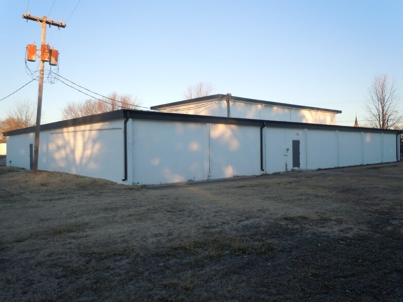 More Photos Of 108 SE 6th St, Abilene Specialty For Sale