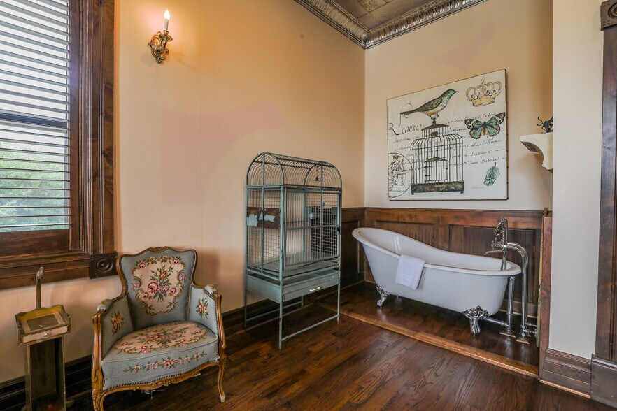 More Photos Of 119 N Main St, Jacksboro Hospitality For Sale