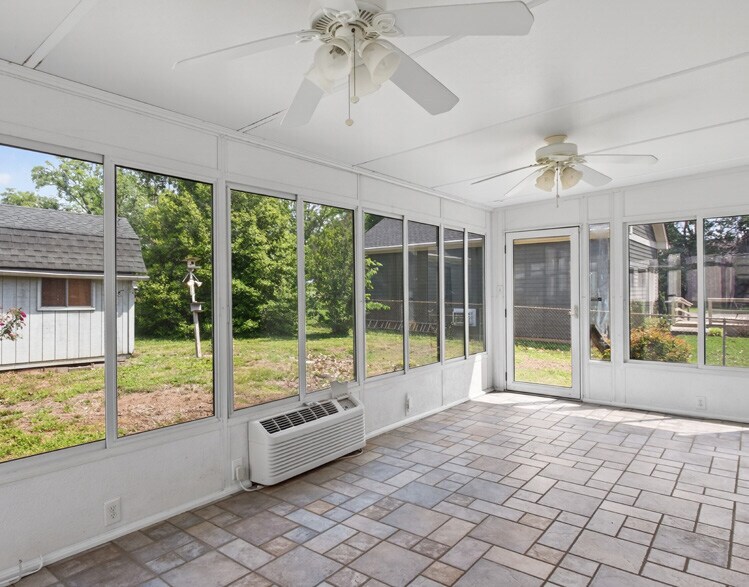 More Photos Of 420 E Iris Dr, Nashville Office For Sale