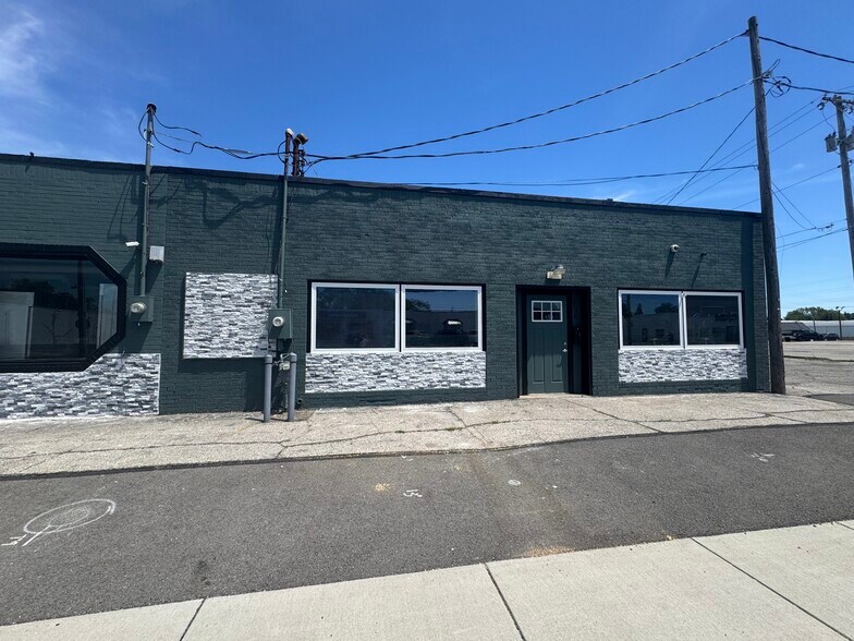 More Photos Of 5038-5044 Lewis Ave, Toledo Freestanding For Sale