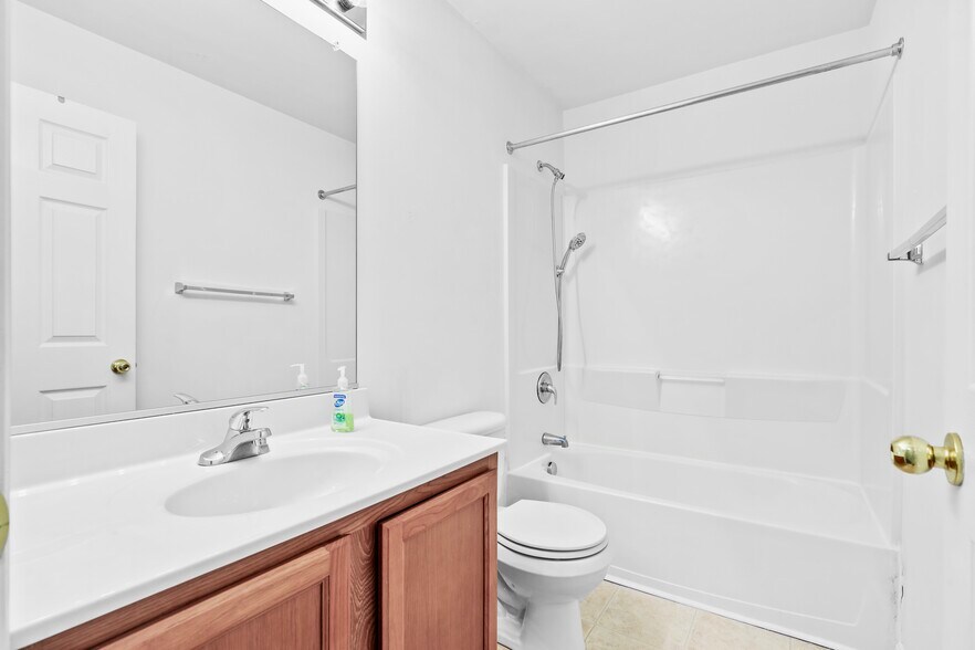 More Photos Of 437-445 Kenneth Sq, Baltimore Multifamily For Sale