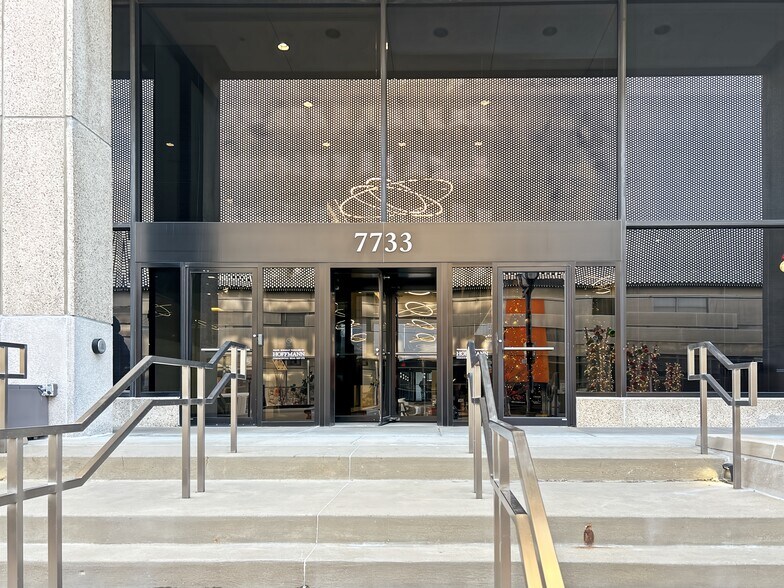 More Photos Of 7733 Forsyth Blvd, Clayton Coworking Space