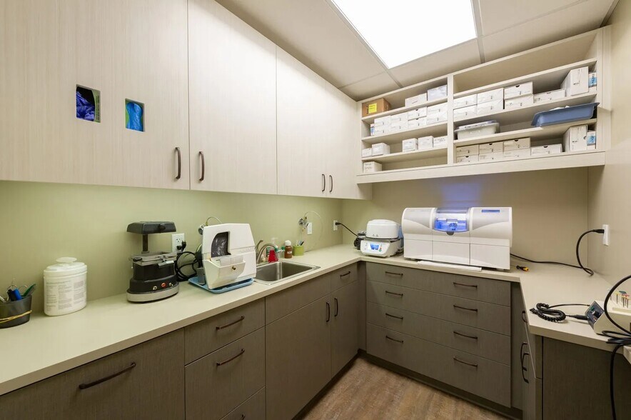 More Photos Of 1346 8th St NE, Auburn Office For Sale