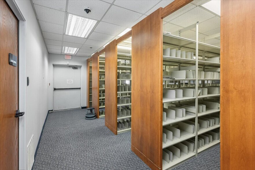 More Photos Of 7001 Jewel Lake Rd, Anchorage Office For Sale