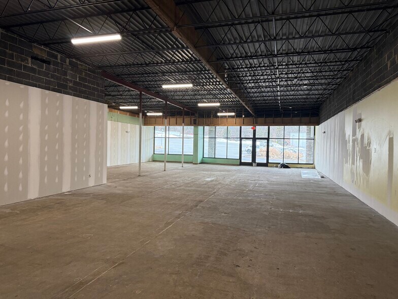 More Photos Of 3100 St Lawrence Ave, Reading Unknown For Lease