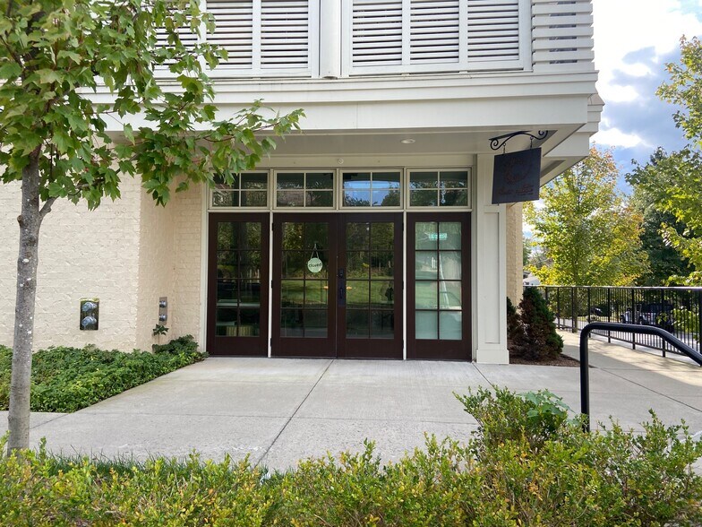 More Photos Of 901 Glyndon St SE, Vienna Office For Lease