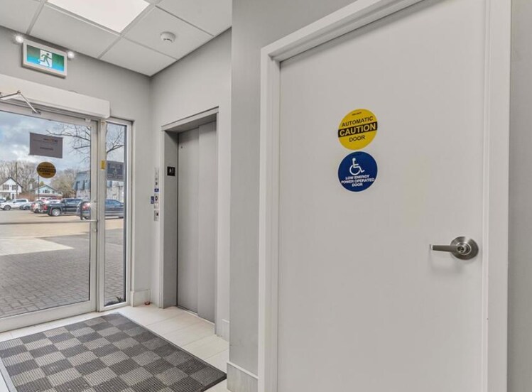 More Photos Of 361 King St, Midland Office For Lease