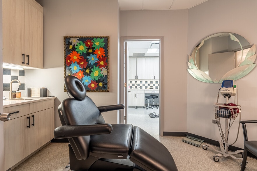 More Photos Of 111 N Wabash Ave, Chicago Medical For Lease