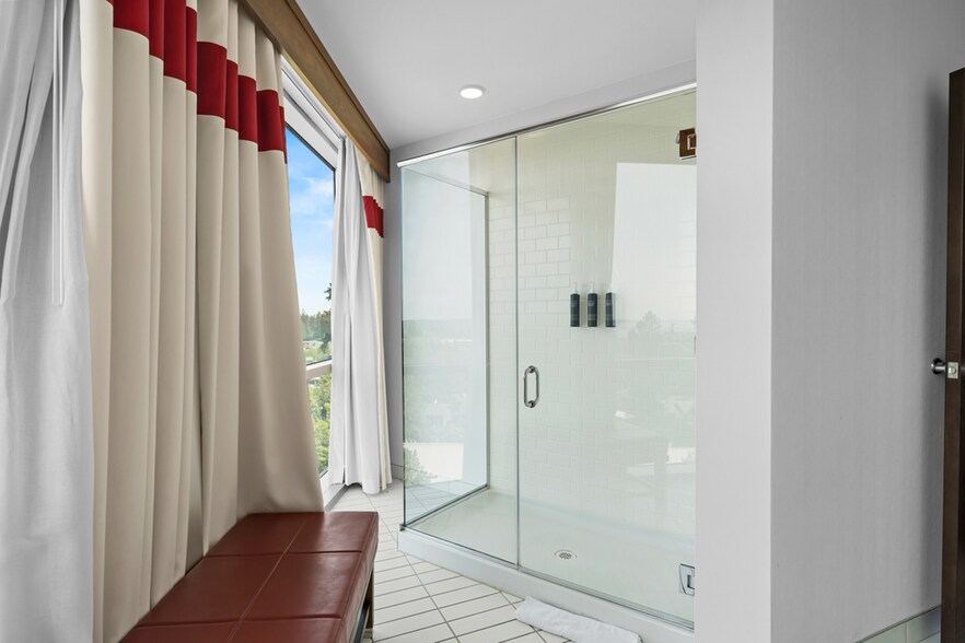 More Photos Of 22406 Pacific Highway South, Des Moines Hotel For Sale