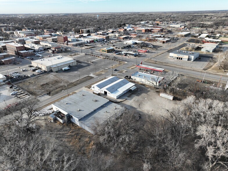 More Photos Of 126 S Griffith St, El Dorado Warehouse For Sale