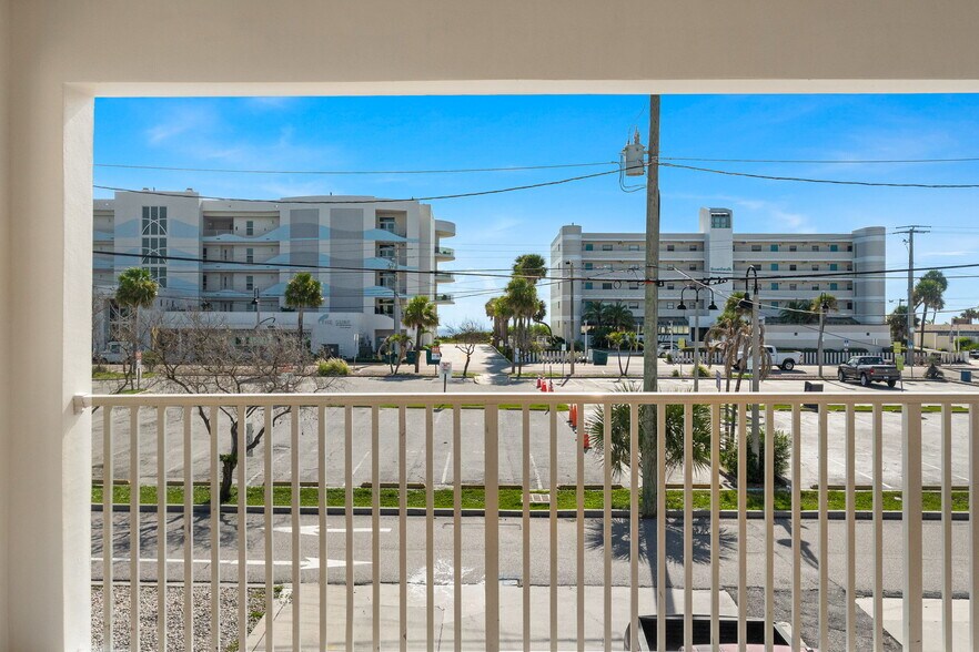 More Photos Of 41 N Orlando Ave, Cocoa Beach Office For Sale