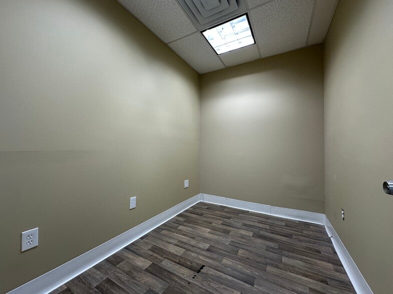 More Photos Of 733-759 Memorial Ave, West Springfield Showroom For Sale