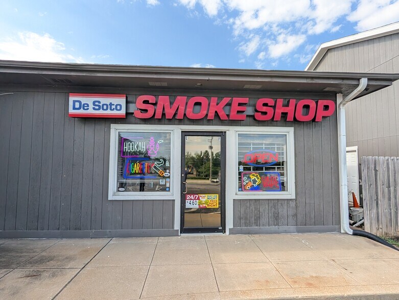 More Photos Of 33490 Lexington Ave, De Soto General Retail For Lease