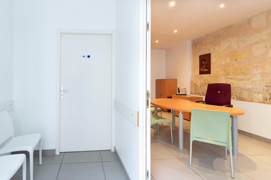 More Photos Of 56 Rue Borie, Bordeaux Office For Sale