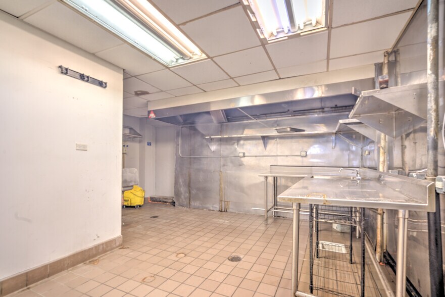 More Photos Of 295 7th Ave, New York Storefront Retail Office For Lease