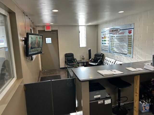 More Photos Of 210 W Oakland Ave, Austin Carwash For Sale