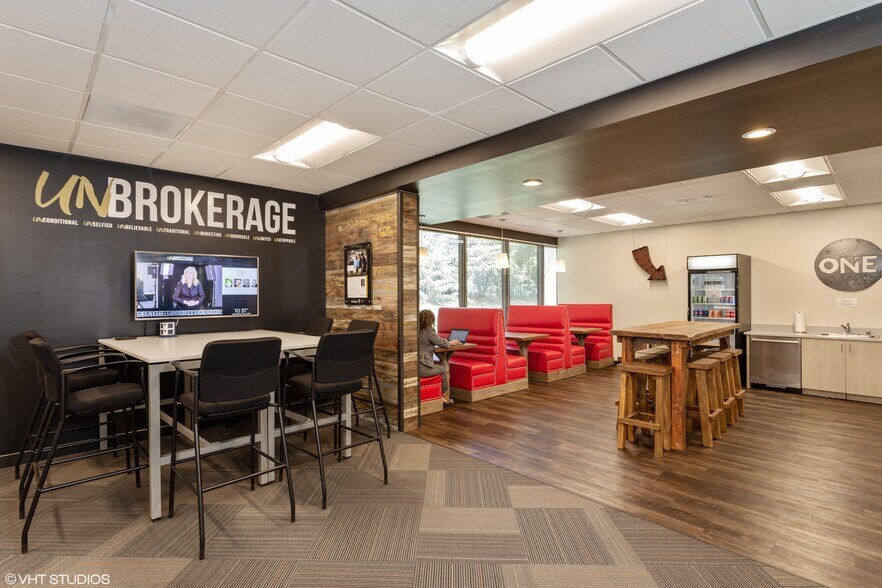 More Photos Of 2335 American River Dr, Sacramento Office For Lease