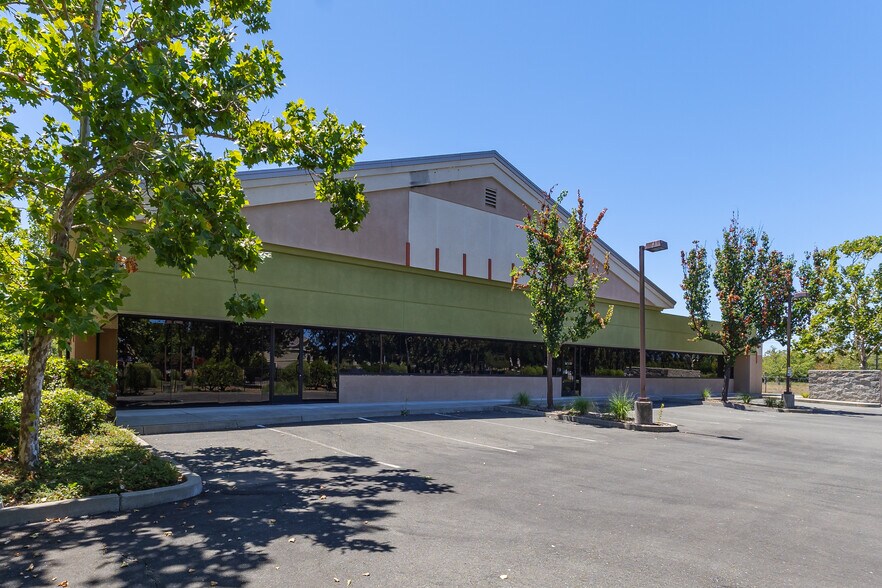 More Photos Of 437 Aviation Blvd, Santa Rosa Office For Sale