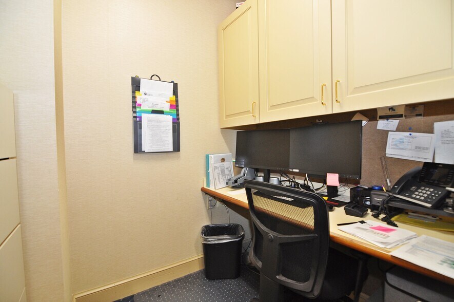 More Photos Of 10614 Warwick Ave, Fairfax Office For Lease