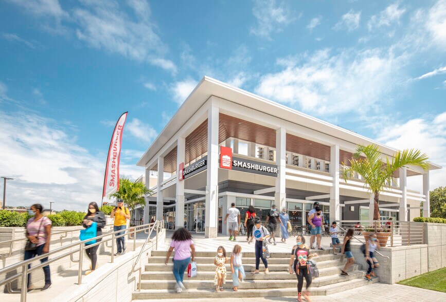 More Photos Of 1967 Turnbull Ave, Bronx Unknown For Lease