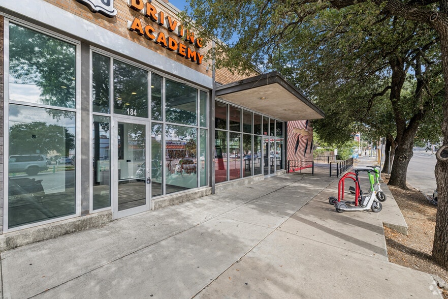 More Photos Of 301 N Guadalupe St, San Marcos Storefront Retail Office For Lease