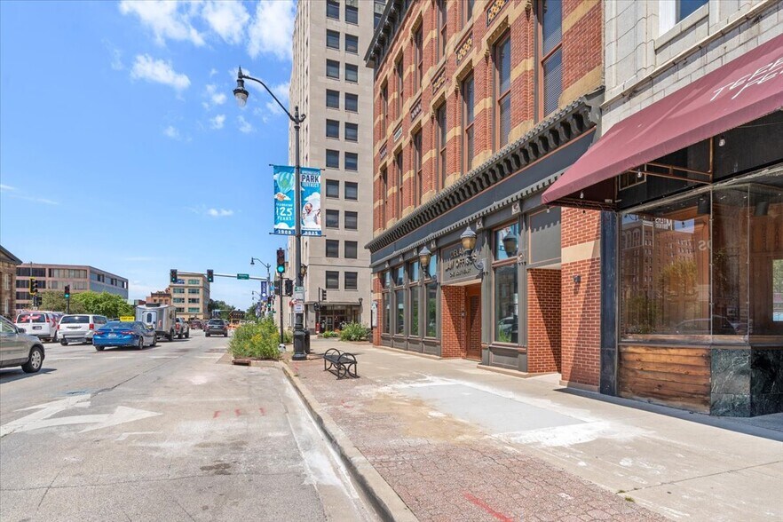 More Photos Of 200 S 6th St, Springfield Office For Sale