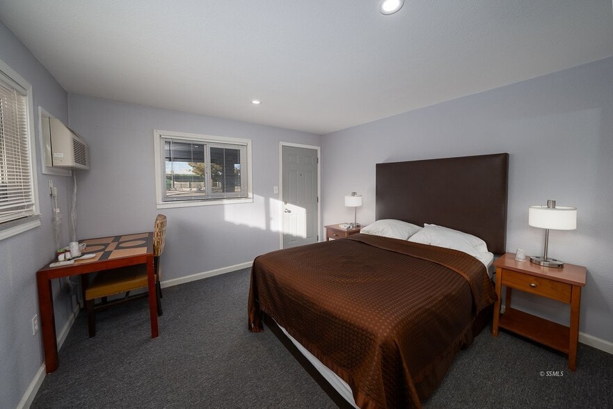 More Photos Of 339 W Church Ave, Ridgecrest Hotel For Sale