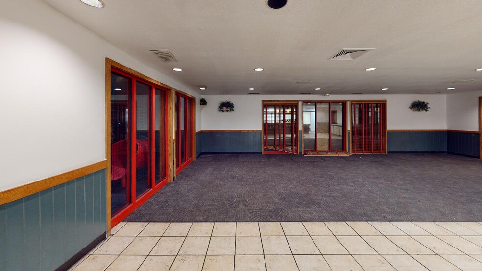 More Photos Of 3406 SW Topeka Blvd, Topeka Restaurant For Lease