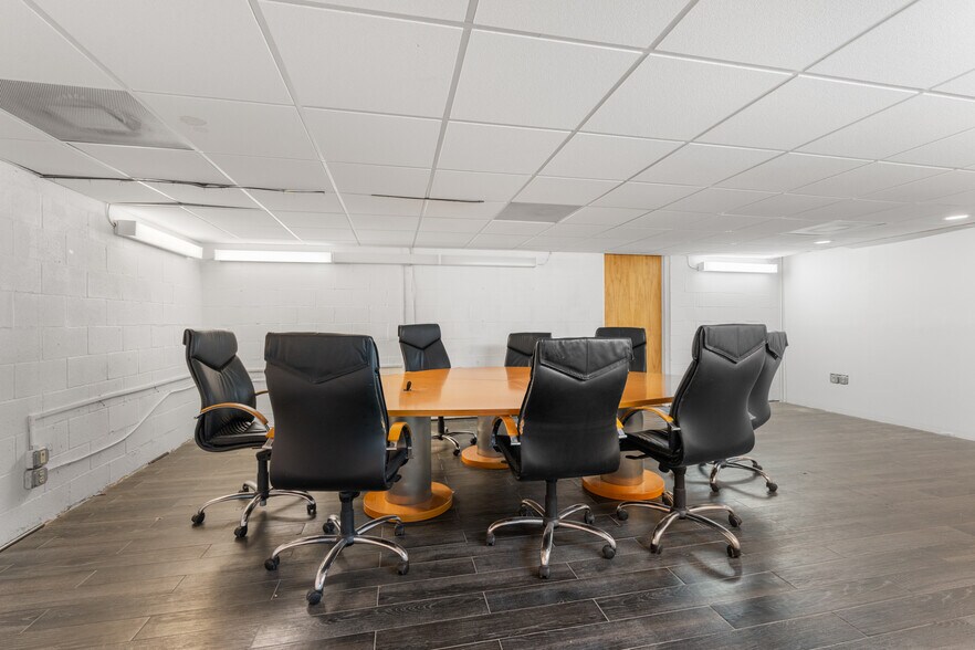 More Photos Of 3075 NW South River Dr, Miami Storefront Retail Office For Lease