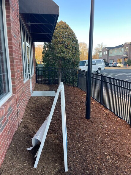 More Photos Of 50101 Governors Dr, Chapel Hill Office For Lease