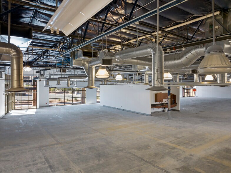 More Photos Of 900 S Pavilion Center Dr, Las Vegas Office For Sale