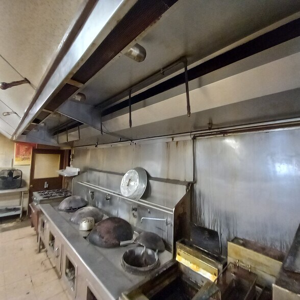 More Photos Of 6001 State St, East Saint Louis Restaurant For Sale