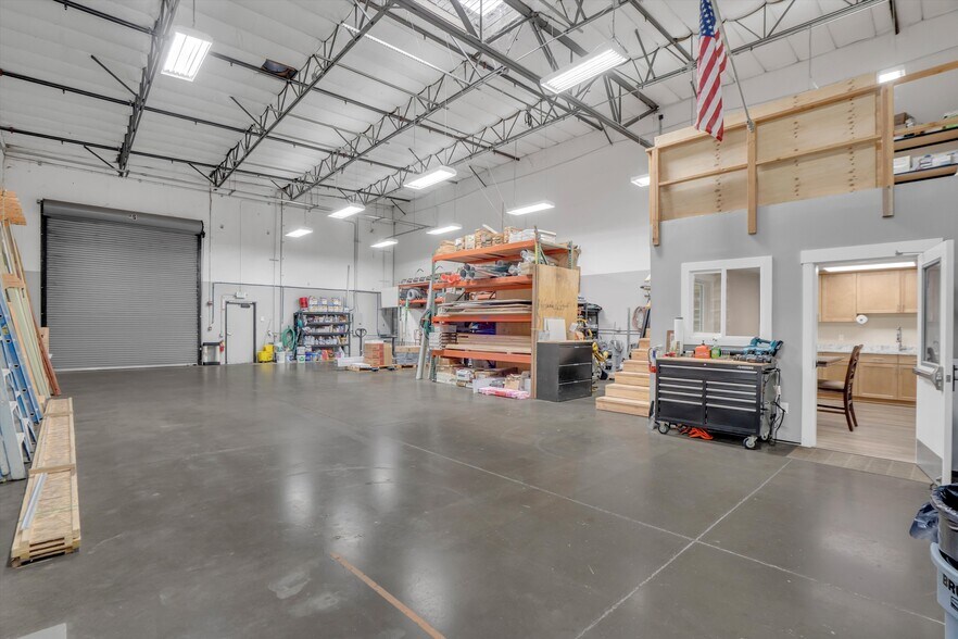 More Photos Of 5380 Gateway Plaza Dr, Benicia Industrial For Sale