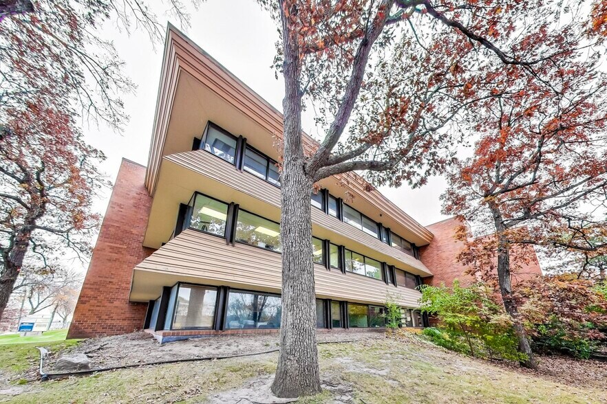 More Photos Of 3550 Lexington Ave N, Shoreview Medical For Sale