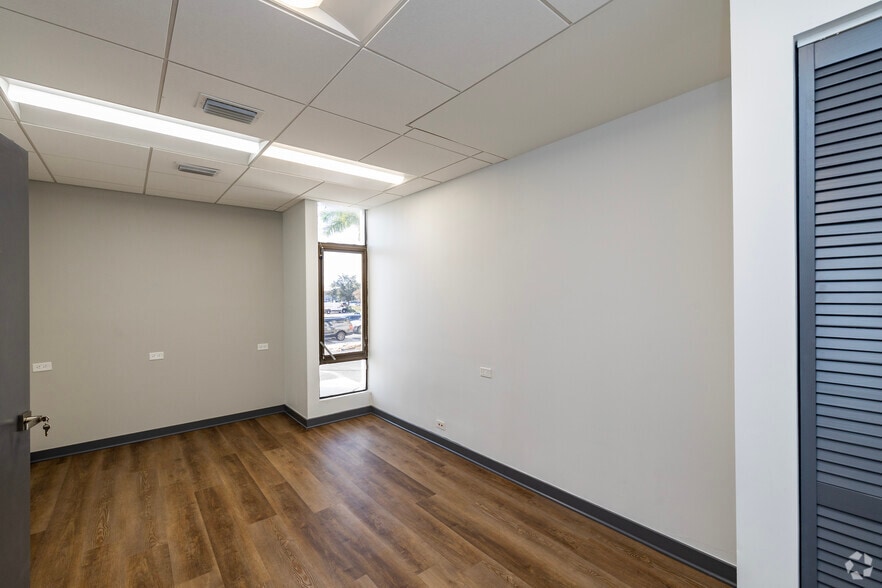 More Photos Of 522 9th St W, Bradenton Medical For Lease