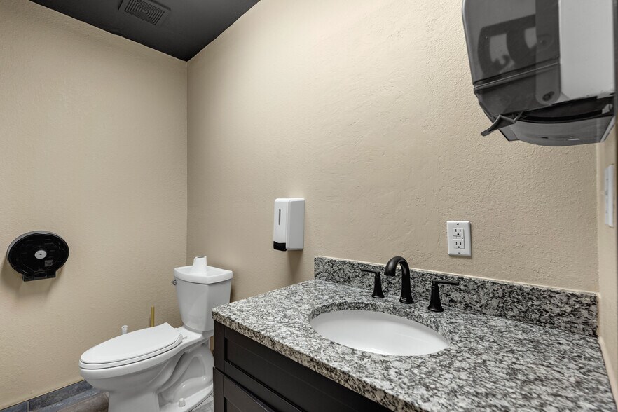 More Photos Of 2079 State Road Y, Linn Creek Restaurant For Sale