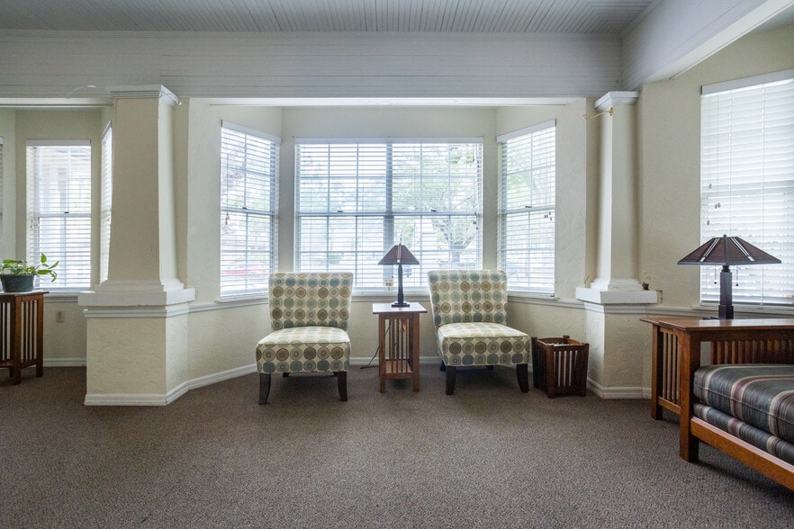 More Photos Of 1013 SW 2nd Ave, Gainesville Office For Sale