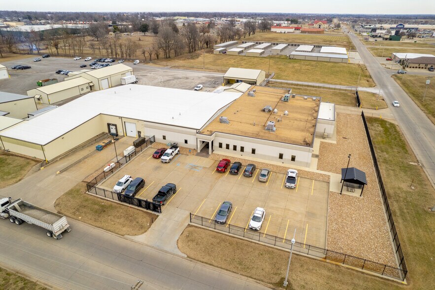 More Photos Of 108 Stallcup Dr, Sikeston General Retail For Sale