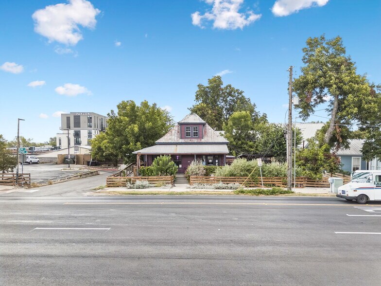 More Photos Of 217 W Hopkins St, San Marcos Restaurant For Sale