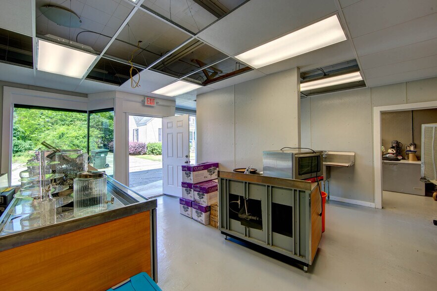 More Photos Of 302 Main St, Columbia Industrial For Sale