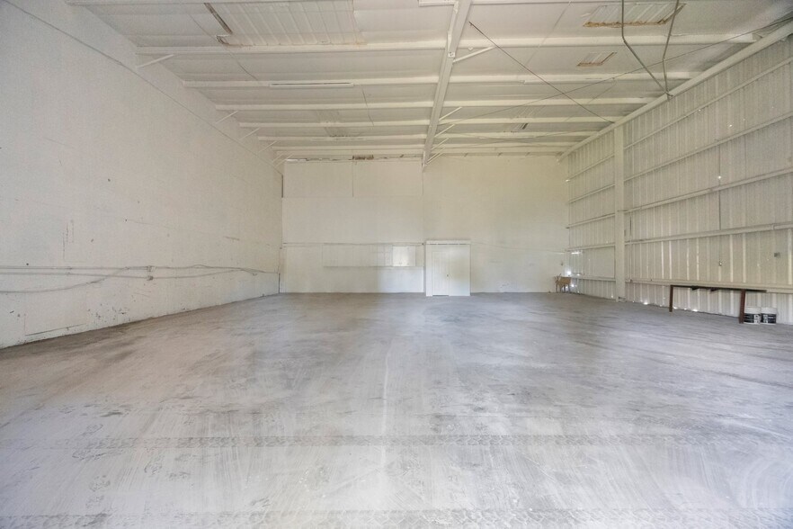 More Photos Of 9161 131st Pl N, Largo Warehouse For Lease