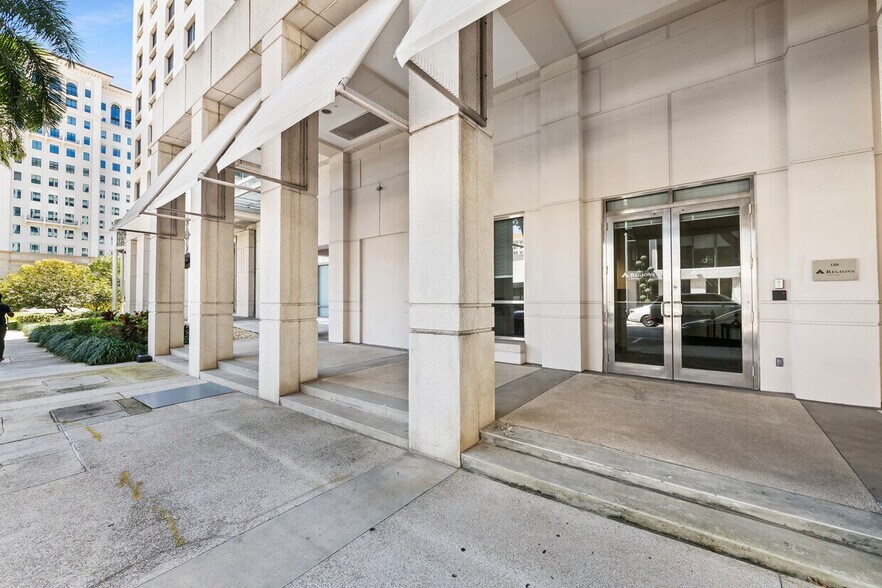 More Photos Of 2800 Ponce de Leon Blvd, Coral Gables Office For Lease