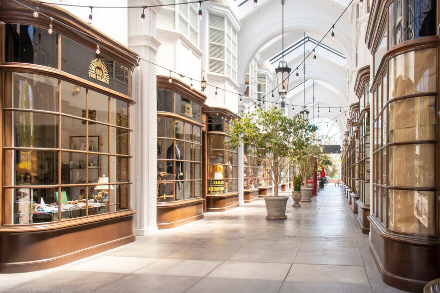 More Photos Of 380 S Lake Ave, Pasadena Storefront Retail Office For Lease