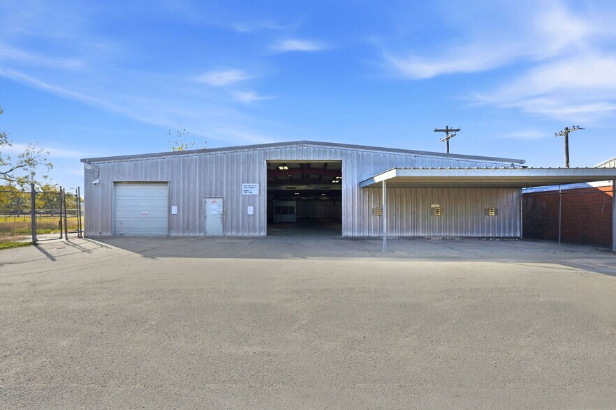 More Photos Of 13026 Rosecrest Dr, Houston Warehouse For Lease